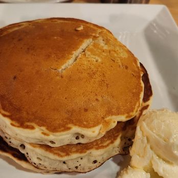Liliha Bakery - banana pancakes took over 30 min to make - Bakeries Near Me - Honolulu, Hawaii