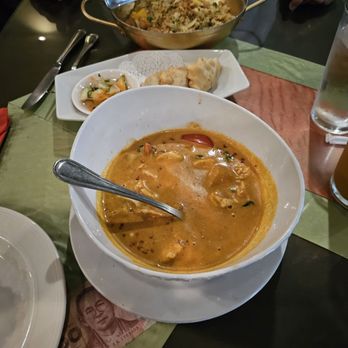 Siam Bistro - Pineapple curry with chicken. - Thai Near Me - Miami, Florida