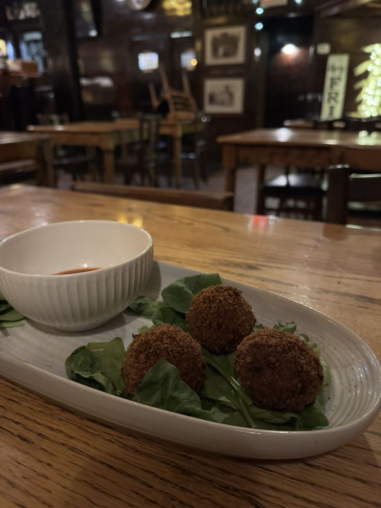 Social spots from Ole Tavern on George Street