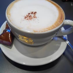 C House Coffee shop - Un excellent cappucino !!