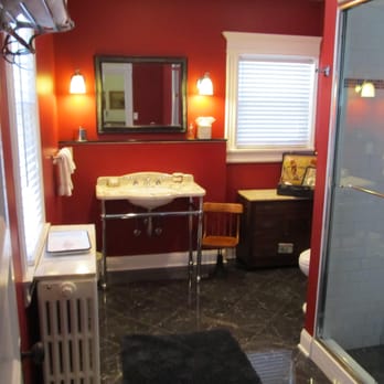 Inn At Twaalfskill - Modern bath with antiques - Hotels Near Me - Highland, New York Inn At Twaalfskill - Modern bath with antiques - Hotels Near Me - Highland, New York