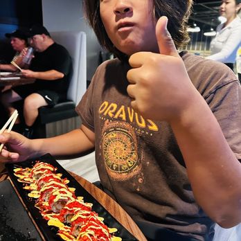 Kan Sushi - Hot Cheetos roll in action - Sushi Bars Near Me - Honolulu, Hawaii