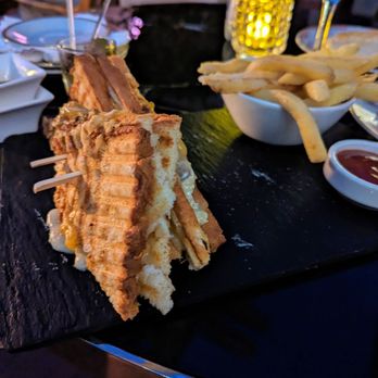Alvear Roof Bar - Truffle bikini (Grilled Cheese) - Cocktail Bars Near Me - Buenos Aires, C
