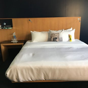 W Boston - Bed, sits low to the floor - Hotels Near Me - Boston, Massachusetts W Boston - Bed, sits low to the floor - Hotels Near Me - Boston, Massachusetts