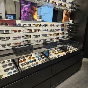 Sunglass Hut - Oakley sunglasses - Sunglasses Near Me - Valencia, California Sunglass Hut - Oakley sunglasses - Sunglasses Near Me - Valencia, California