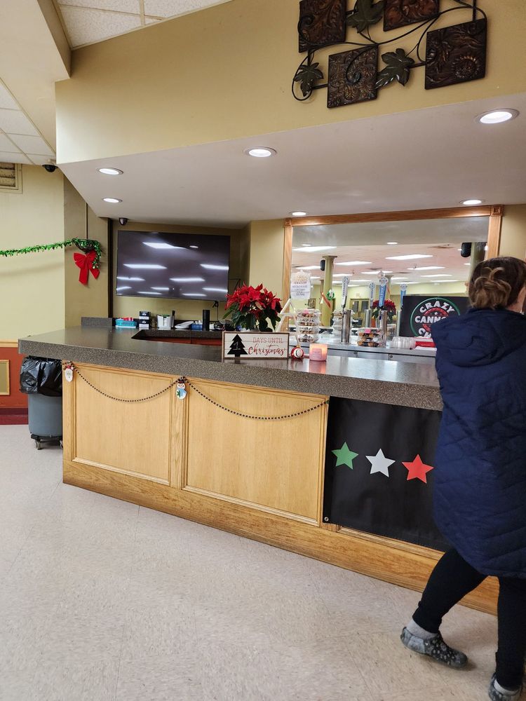 Crazy Cannoli Chick Logo