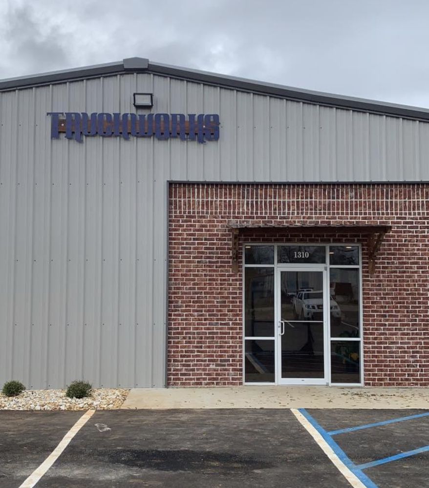 TRUCKWORKS AUTOMOTIVE OUTFITTERS Updated August 2024 1001 Western