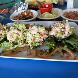 El Sazón de Calín - Aguacates rellenos.