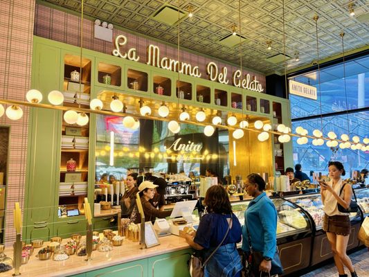 Anita La Mamma del Gelato by null