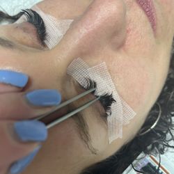 Hey There Beauty - Healthy natural lashes