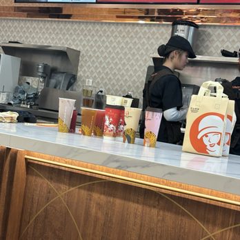 Auntea Jenny - so many drinks but they didnt really notify people - Bubble Tea Near Me - Irvine, California