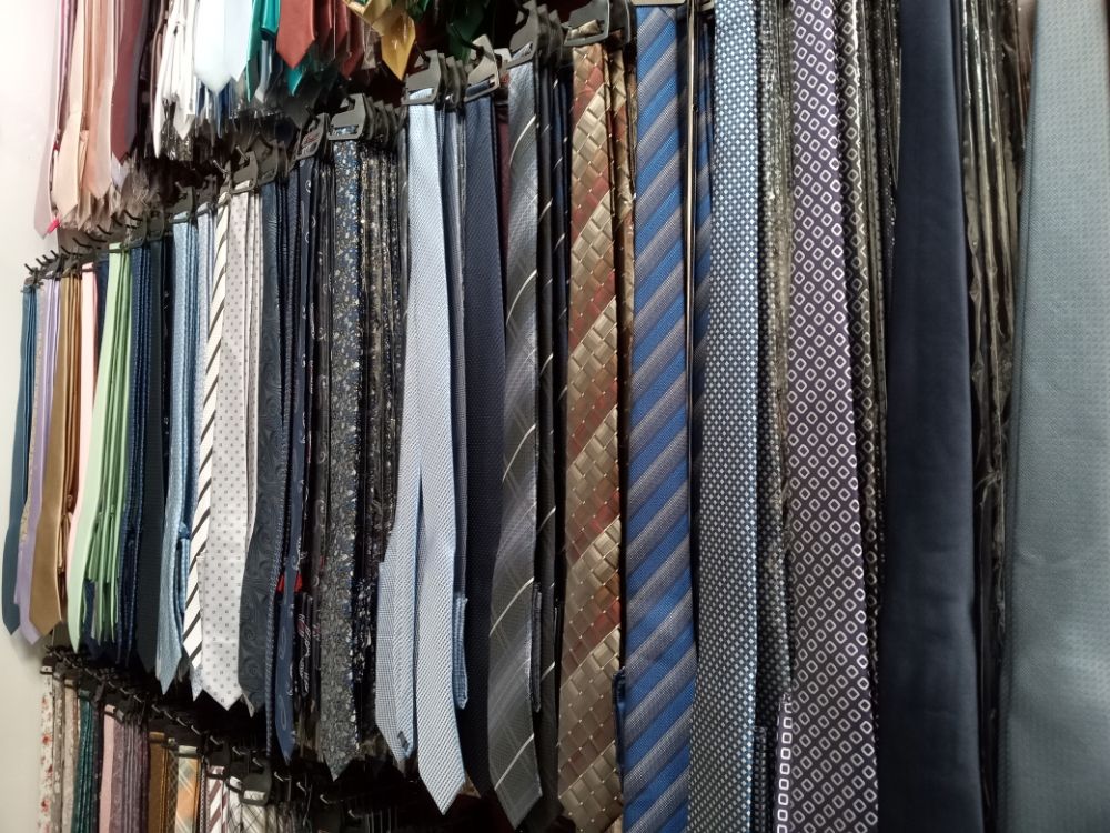 3 MENS SUITS TOWN CENTER MALL MONTEBELLO Updated September 2024