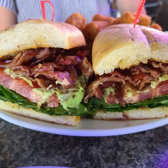 The Tav - Dive Bars Near Me - Phoenix, Arizona