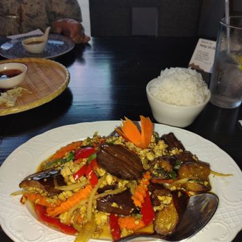 The Lakes Cafe - Non spicy eggplant with basil with ground chicken & steamed rice - Thai Near Me - Las Vegas, Nevada The Lakes Cafe - Non spicy eggplant with basil with ground chicken & steamed rice - Thai Near Me - Las Vegas, Nevada