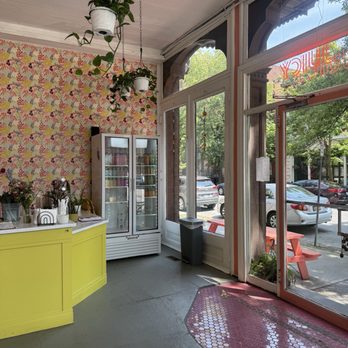 Collar City Cold Pressed - Inside of shop - Juice Bars & Smoothies Near Me - Troy, New York