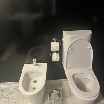 Hotel Anselmo - A toilet and bidet! - Hotels Near Me - Buenos Aires, C