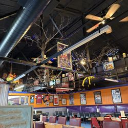 Mels Diner - Tables and decor