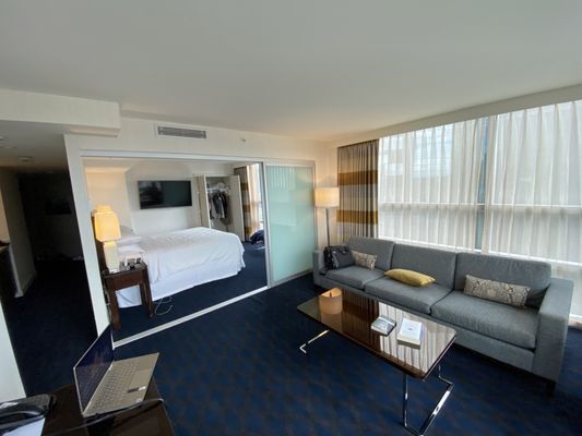 Sheraton Vancouver Wall Centre by null