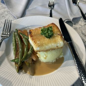 Luna Bar Bistro - Steakhouses Near Me - Wyandotte, Michigan