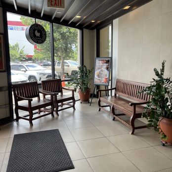 Max's Restaurant - Dillingham - Waiting area as you walk in - Filipino Near Me - Honolulu, Hawaii