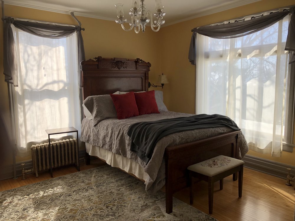 ELLERY HOUSE BED & BREAKFAST Updated May 2024 28 S 21st Ave E