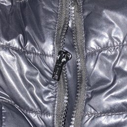 Broken zipper... still broken $20 later :/ Broken zipper... still broken $20 later :/