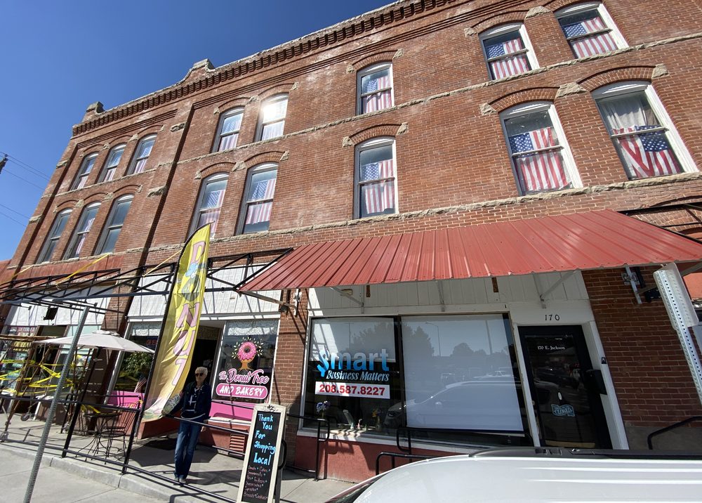 The Donut Tree And Bakery, Mountain Home Roadtrippers