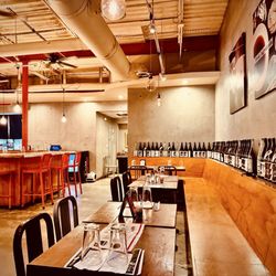 Hajime - Interior