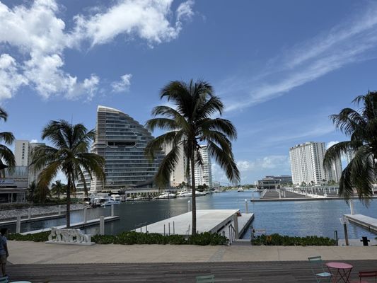 Marina Puerto Cancún by null