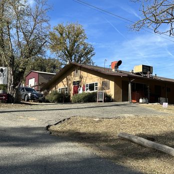 Idle Hour Winery & Kitchen - Wineries Near Me - Oakhurst, California