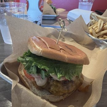 Aioli Gourmet Burgers - 32nd & Shea - Burgers Near Me - Phoenix, Arizona