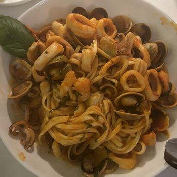 Tutta Bella - Pasta special vongole, calamari and shrimp! Amazing - Italian Near Me - Scarsdale, New York Tutta Bella - Pasta special vongole, calamari and shrimp! Amazing - Italian Near Me - Scarsdale, New York