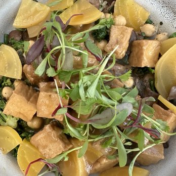 Openaire - Tofu quinoa mushroom bowl. It's ok. The mushroom or vegetable was seasoned with some sour sauce which I didn't like - New American Near Me - Los Angeles, California