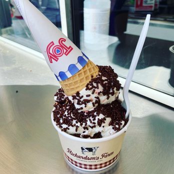 Richardson's Ice Cream - Strawberry Cheesecake ice cream with chocolate sprinkles - Ice Cream & Frozen Yogurt Near Me - Middleton, Massachusetts Richardson's Ice Cream - Strawberry Cheesecake ice cream with chocolate sprinkles - Ice Cream & Frozen Yogurt Near Me - Middleton, Massachusetts