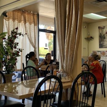 Que Huong Restaurant - Inside - Vietnamese Near Me - Phoenix, Arizona