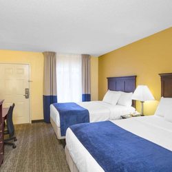 Days Inn by Wyndham Charleston Historic District - Guest room