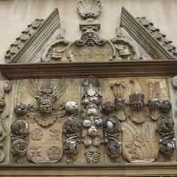 Schloss Brake mit Weserrenaissance-Museum - Das Wappen der Ortsansässigen.