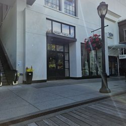 Brandy Melville - New location at the bottom of the escalators to Room & Board (Aug 2024)