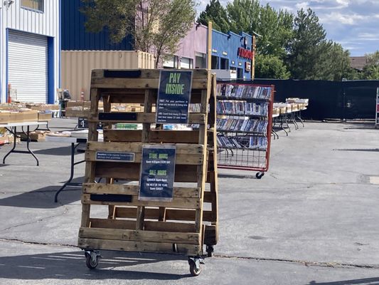 Grassroots Books by null