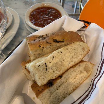 De Novo European Pub - Complimentary bread and sauce - Pubs Near Me - Edgewater, New Jersey De Novo European Pub - Complimentary bread and sauce - Pubs Near Me - Edgewater, New Jersey