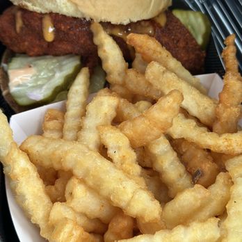 Dave's Hot Chicken - Chicken Shop Near Me - Tustin, California
