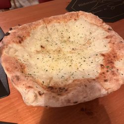 Torna a Surriento - Cheese garlic bread pizza £8