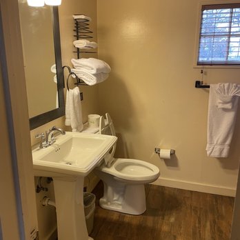 Lake Murray Chapel - 4 person cabin restroom - Hotels Near Me - Ardmore, Oklahoma