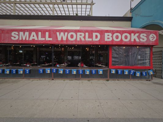 Small World Books by null