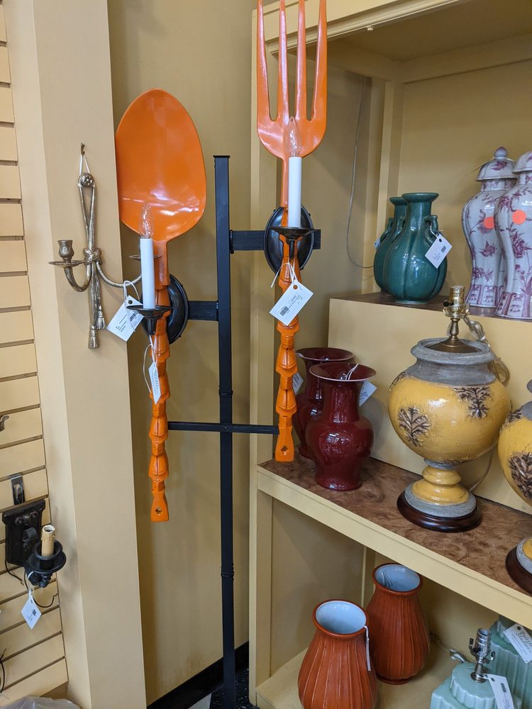 PALETTE STUDIOS Updated October 2024 24 Photos 2501 Woodburn Ave