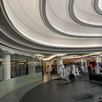 Equinox Kensington - 1/2 stretching area - Gyms Near Me - Kensington, XGL Equinox Kensington - 1/2 stretching area - Gyms Near Me - Kensington, XGL