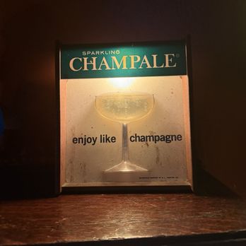 Blackbird Bar - Bars Near Me - Milwaukee, Wisconsin