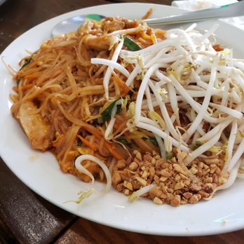 Red Elephant - Phase Thai with CHICKEN - Thai Near Me - Honolulu, Hawaii