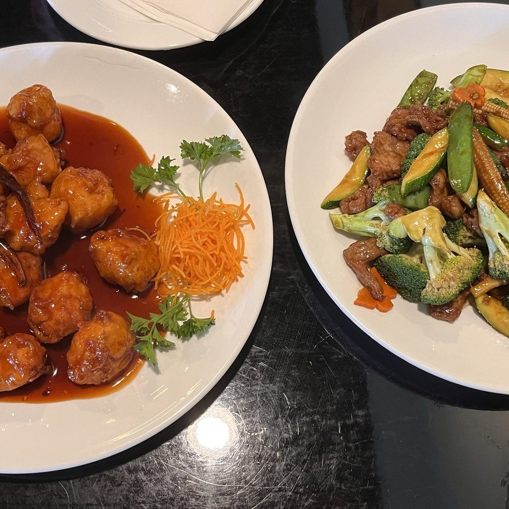 Fu Mon Lau - General Tso's Chicken and Beef with Vegetables - Cantonese Near Me - Centerville, Ohio