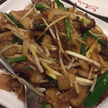 Yu's Mandarin - Beef with flat noodle - Chinese Near Me - Schaumburg, Illinois Yu's Mandarin - Beef with flat noodle - Chinese Near Me - Schaumburg, Illinois